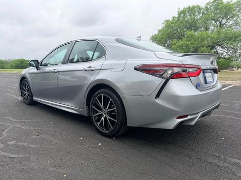 Used 2022 Toyota Camry SE FWD image 5