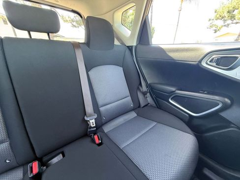 Used 2025 Kia Soul LX w/ LX Technology Package FWD image 33