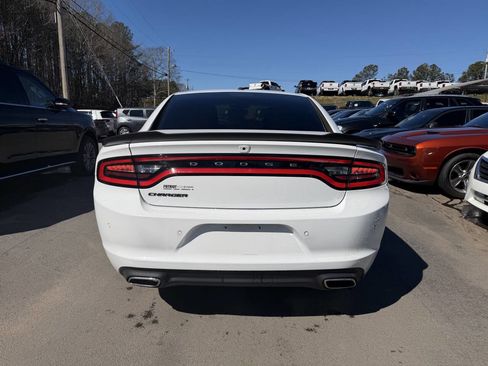 Used 2019 Dodge Charger SXT w/ Blacktop Package image 5