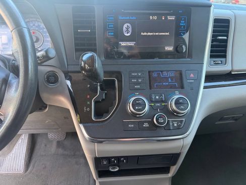 Used 2015 Toyota Sienna XLE w/ XLE Navigation Package FWD image 23