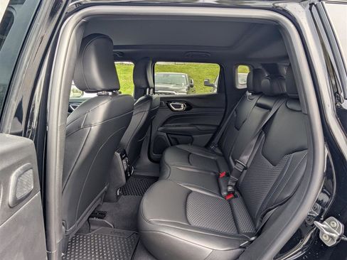 New 2025 Jeep Compass Latitude w/ Sun & Sound Group image 9