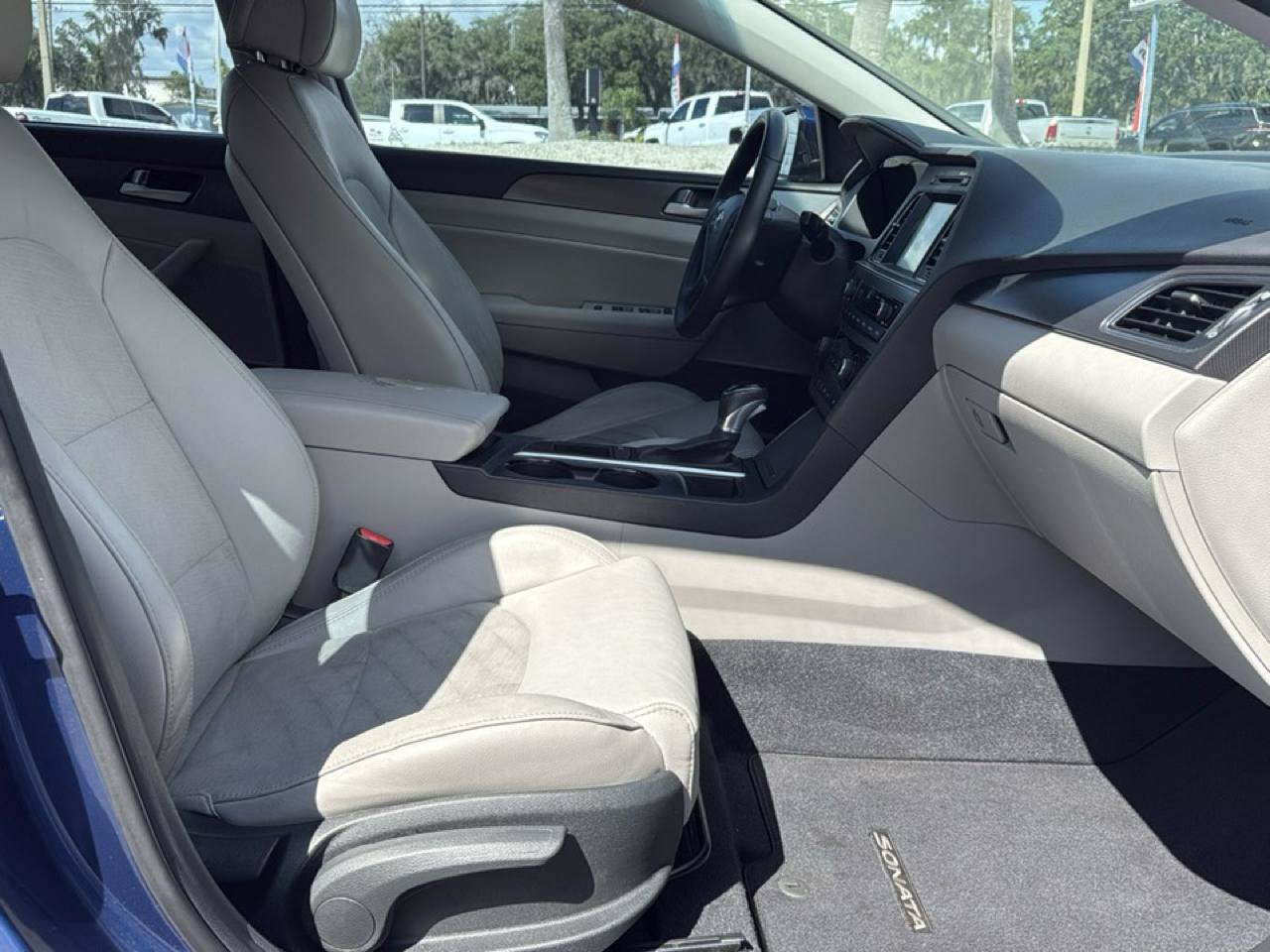 Used 2017 Hyundai Sonata Sport w/ Value Edition Package 02 FWD image 9