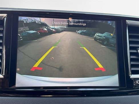 Certified 2024 Chrysler Pacifica Touring-L image 22
