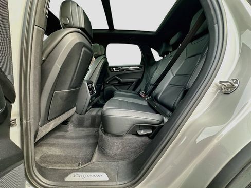 Certified 2023 Porsche Cayenne AWD/4WD image 24