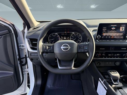 Certified 2026 Nissan Rogue SV FWD image 29