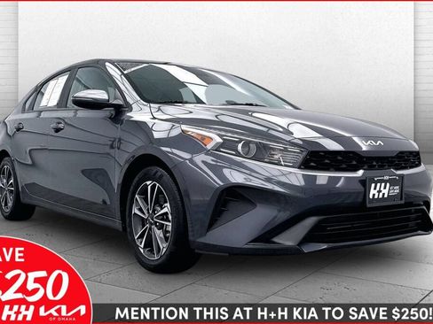 Used 2024 Kia Forte LXS w/ LXS Technology Package FWD image 1