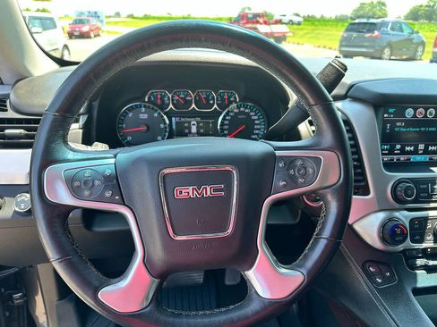 Used 2017 GMC Yukon SLT AWD/4WD image 11