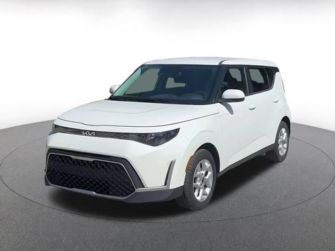 Used 2025 Kia Soul LX w/ LX Technology Package FWD image 6