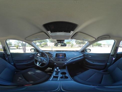 Used 2025 Nissan Altima 2.5 SV FWD image 42
