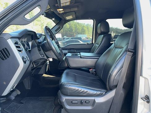 Used 2016 Ford F250 Lariat w/ Chrome Package image 11