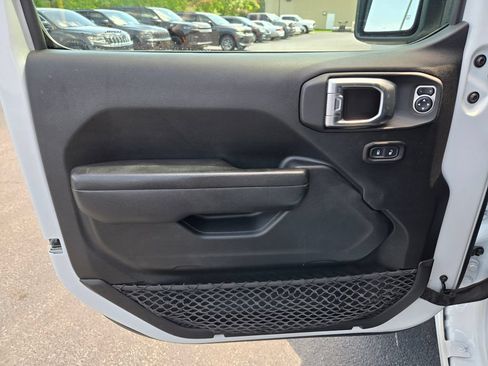Used 2024 Jeep Wrangler Unlimited AWD/4WD image 11