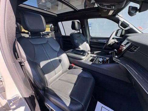 Used 2022 Jeep Wagoneer Series III w/ Premium Group I image 28