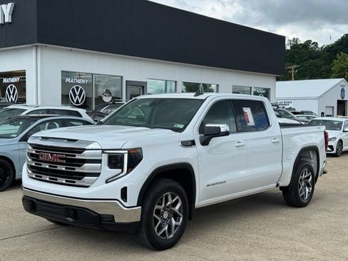 Used 2022 GMC Sierra 1500 SLE AWD/4WD image 1
