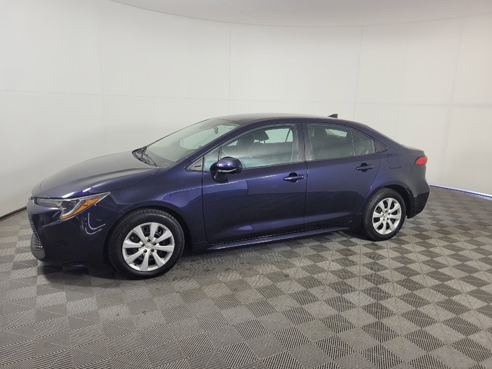 Used 2021 Toyota Corolla LE FWD image 2