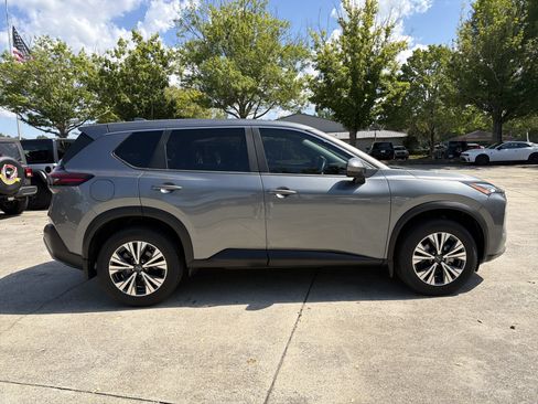 Used 2023 Nissan Rogue SV FWD image 8