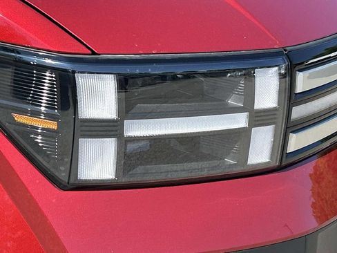 Used 2025 Hyundai Santa Fe SEL FWD image 10