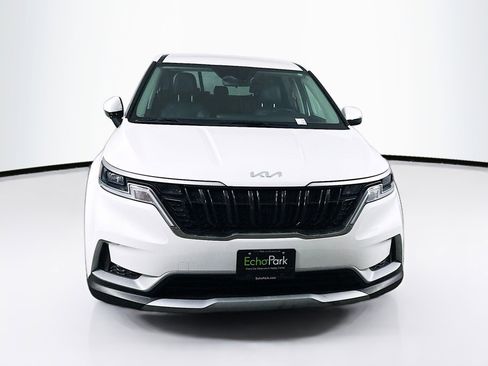 Used 2024 Kia Carnival LX image 2