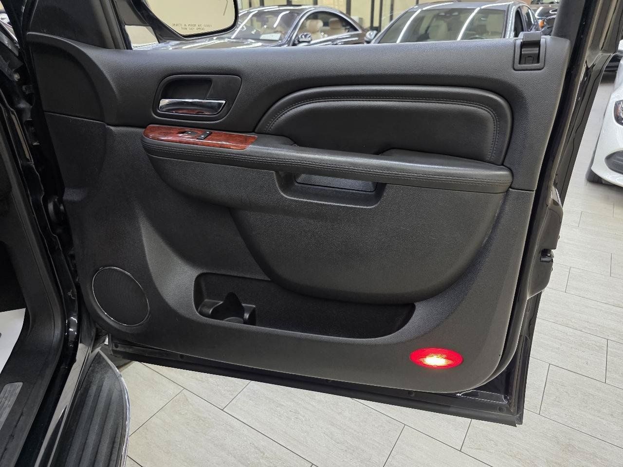 Used 2012 Cadillac Escalade Luxury RWD image 39