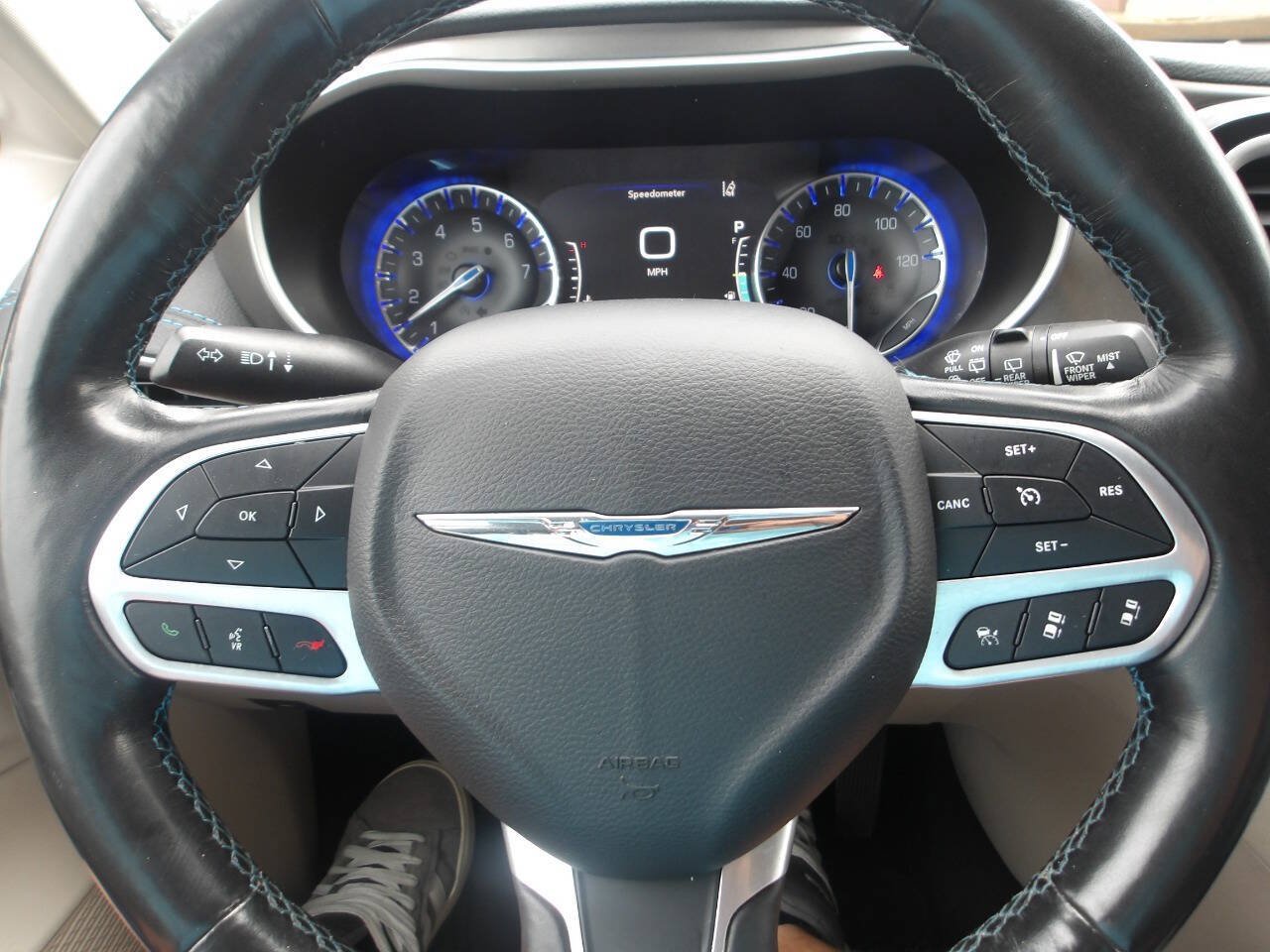 Used 2021 Chrysler Pacifica Touring-L w/ Uconnect Theater Family Group AWD/4WD image 14