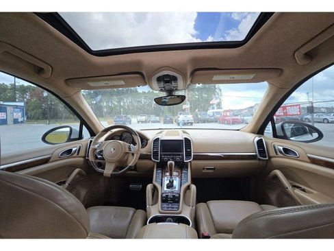 Used 2011 Porsche Cayenne Turbo AWD/4WD image 21