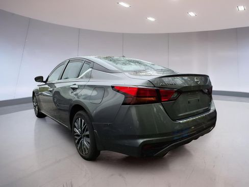 Used 2023 Nissan Altima 2.5 SV w/ SV Premium Package AWD/4WD image 3