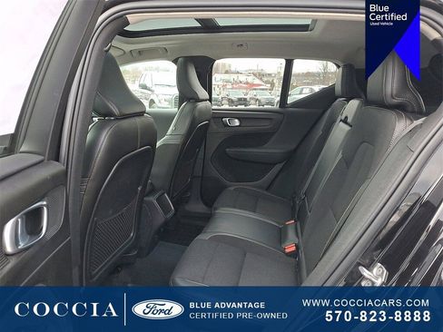 Used 2020 Volvo XC40 T5 Momentum w/ Protection Package Premier image 10