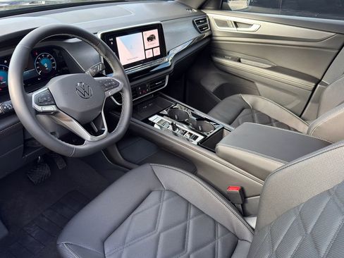 New 2026 Volkswagen Atlas Cross Sport SE FWD image 11