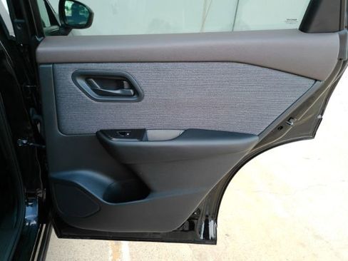 Used 2023 Nissan Rogue S FWD image 21