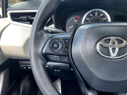 Used 2021 Toyota Corolla LE FWD image 23