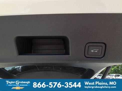 New 2026 Chevrolet Traverse LT w/ Sun and Wheel Package FWD image 35
