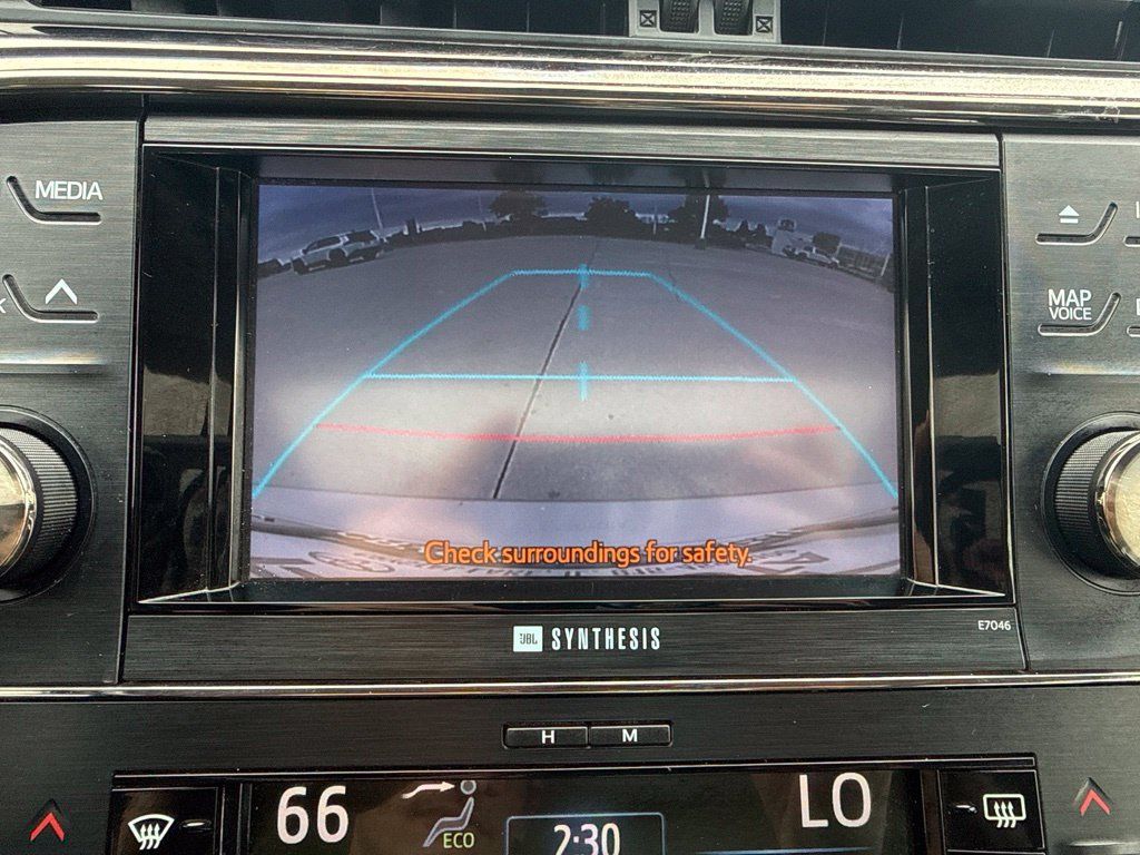 Used 2013 Toyota Avalon Limited w/ Technology Pkg FWD image 15