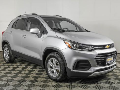 Used 2019 Chevrolet Trax LT w/ LT Convenience Package FWD image 10