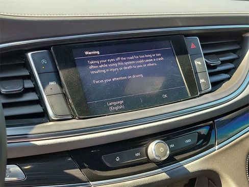 Used 2022 Buick Enclave Essence image 29