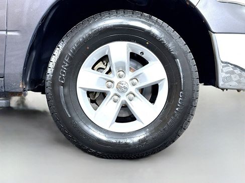 Used 2018 RAM 1500 Classic SLT AWD/4WD image 43