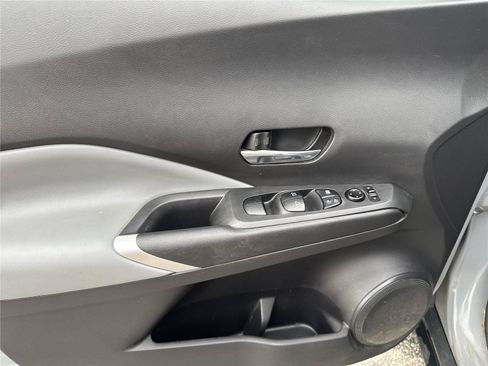 Used 2021 Nissan Kicks SR w/ SR Premium Package FWD image 18