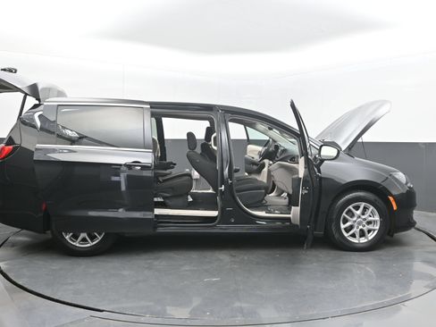 Used 2023 Chrysler Voyager LX FWD image 44