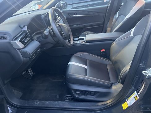 Used 2025 Toyota Camry SE image 8