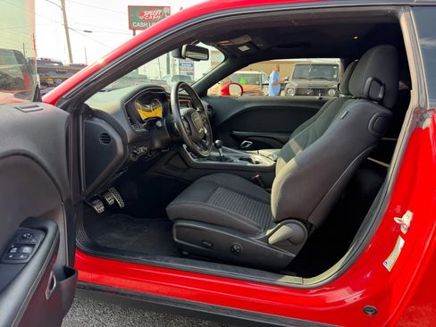 Used 2018 Dodge Challenger R/T RWD image 4