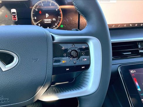 Certified 2025 INFINITI QX80 Luxe image 27