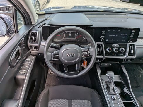 Used 2021 Kia Sorento LX FWD image 17