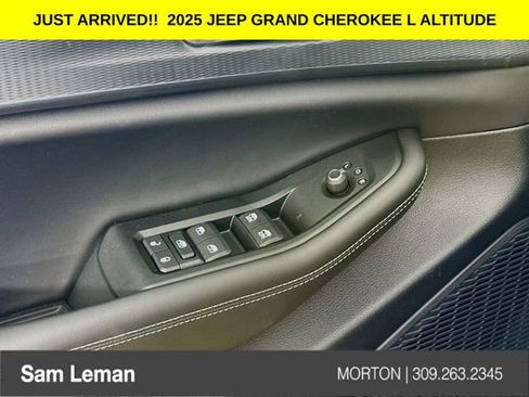 New 2025 Jeep Grand Cherokee L Altitude image 17