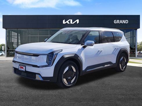 New 2026 Kia EV9 Wind image 4