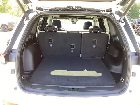 New 2025 Jeep Grand Cherokee Limited image 16