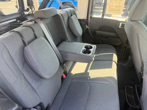 Used 2025 Jeep Wrangler Unlimited Sahara AWD/4WD image 58