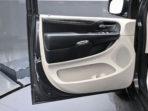 Used 2017 Dodge Grand Caravan SE w/ Power Window Group image 37