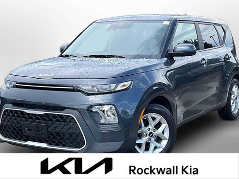 Certified 2022 Kia Soul LX w/ Technology Package FWD image 1