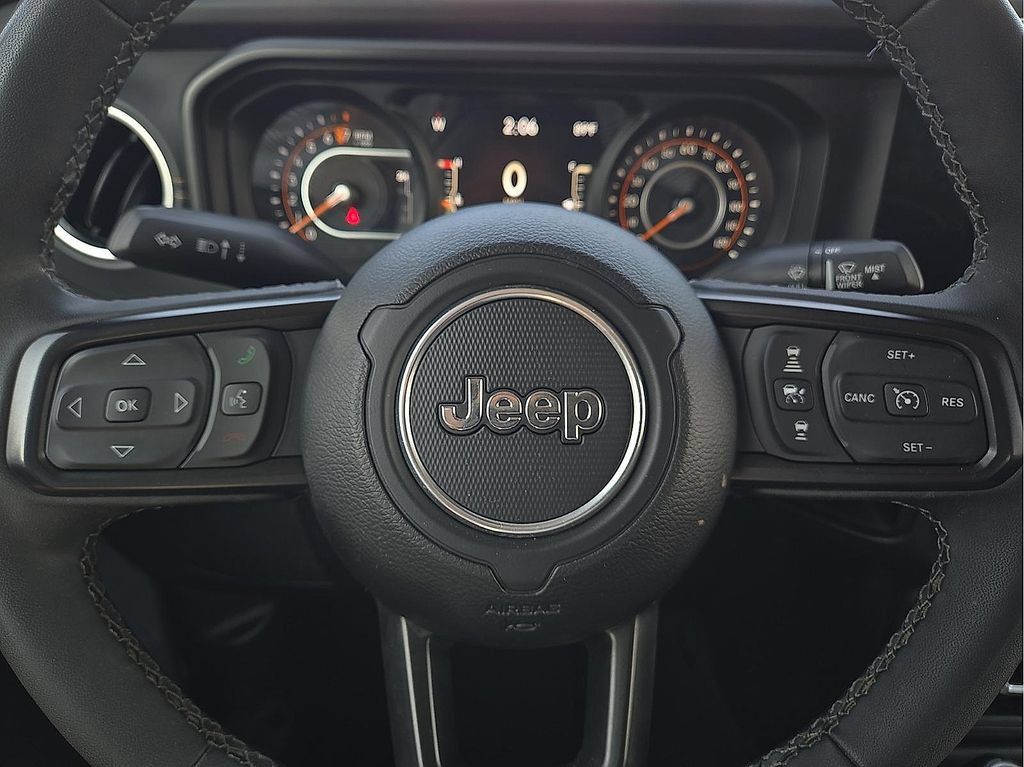 Used 2025 Jeep Gladiator Sport AWD/4WD image 38