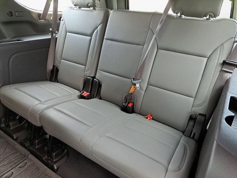 Certified 2023 Chevrolet Suburban LT w/ LT Signature Plus Package image 12