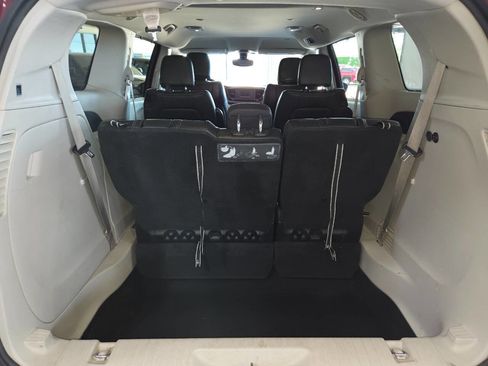 Used 2017 Chrysler Pacifica Touring-L FWD image 24