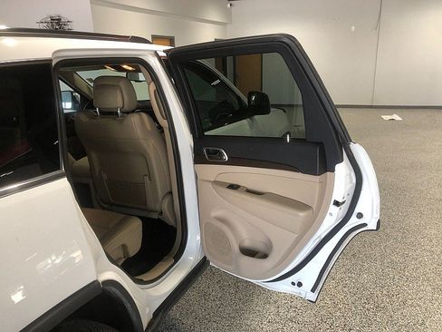 Used 2016 Jeep Grand Cherokee Limited AWD/4WD image 16